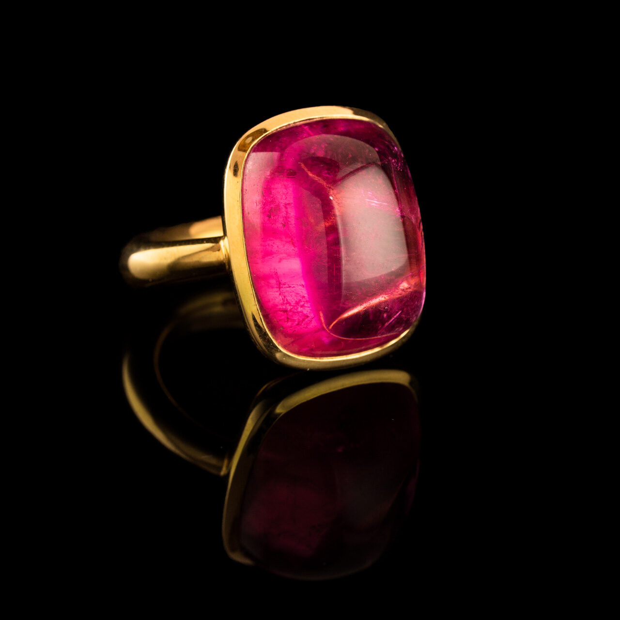 Rubellit-Cabochon-Ring-750-Gold