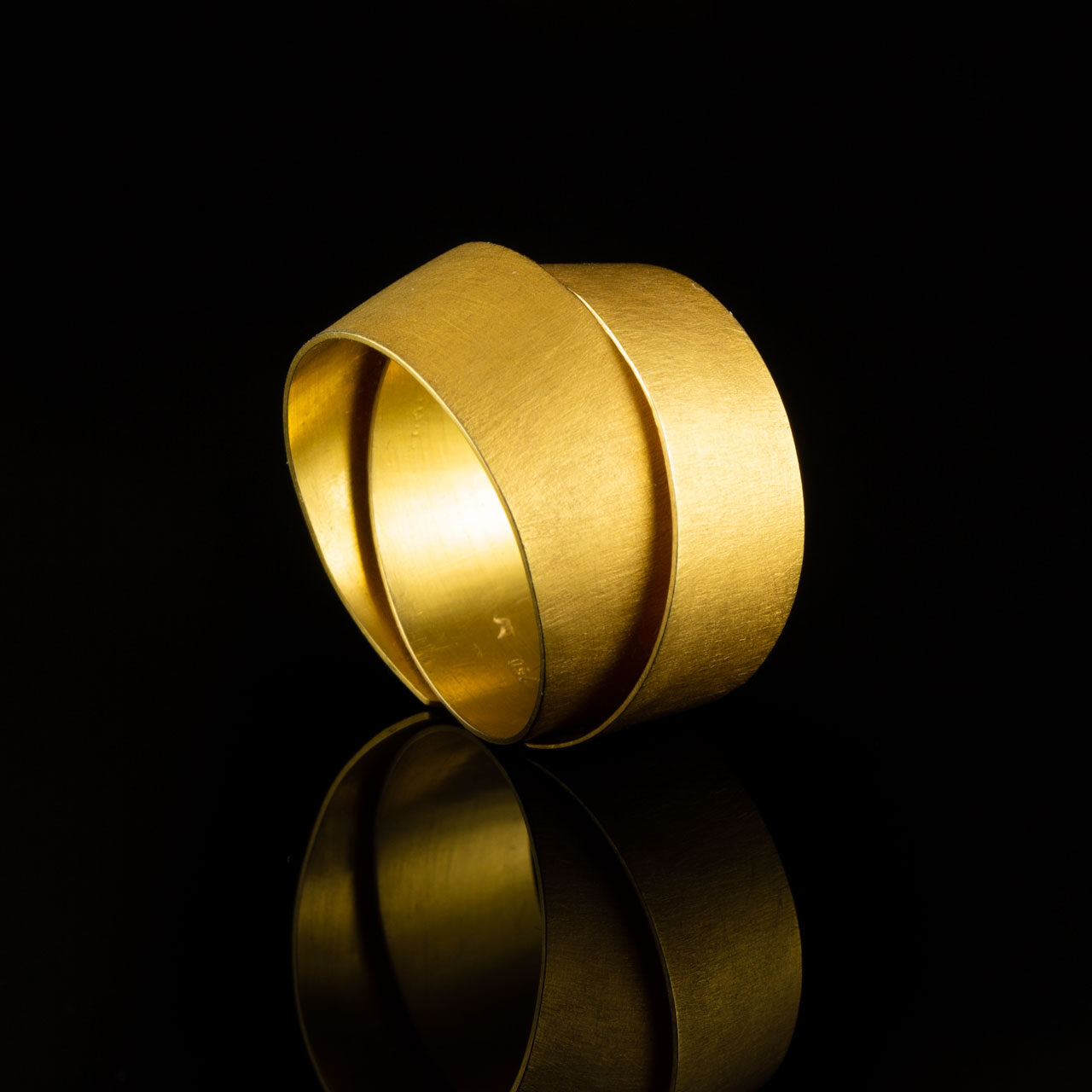 Ulla-und-Martin-Kaufmann-Ring-Volumen-750-Gold